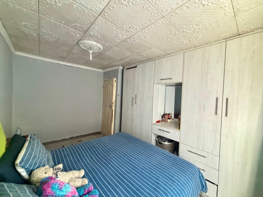 2 Bedroom Property for Sale in Mandela Park Western Cape